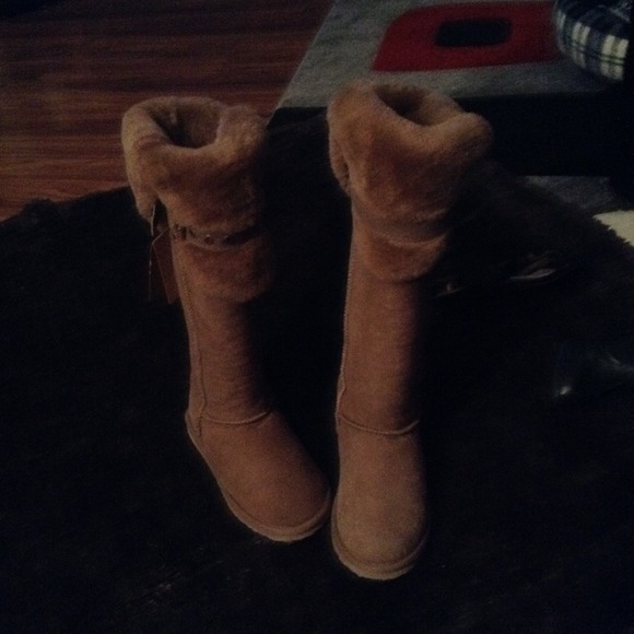 SOLD ON VINTED!   Pair of brown EMU boots