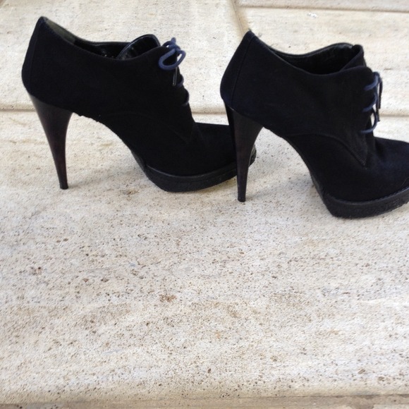 BALENCIAGA. Booties - Picture 2 of 4