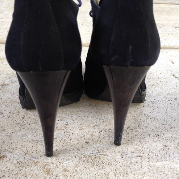 BALENCIAGA. Booties - Picture 3 of 4