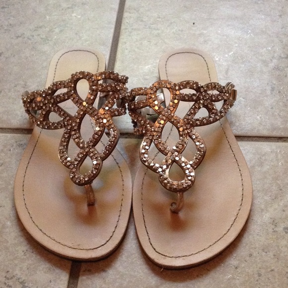 Rose gold detailed flat sandals