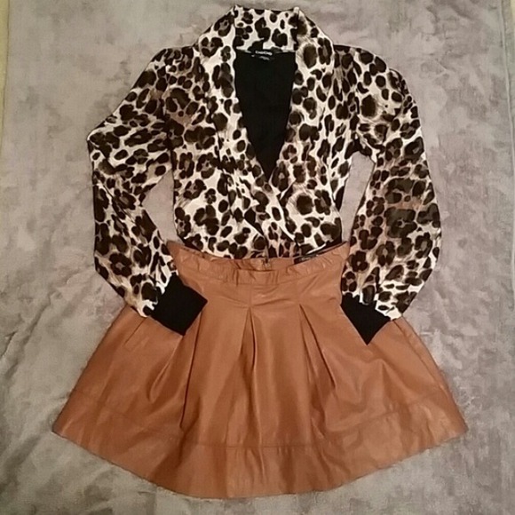 Brown high-waisted leather skirt