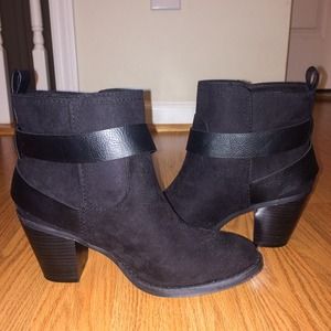 Black suede/leather ankle boots