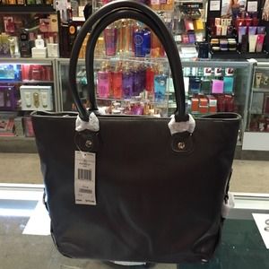 Tommy Hilfiger snapped up tote