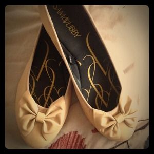 Nude bow flats