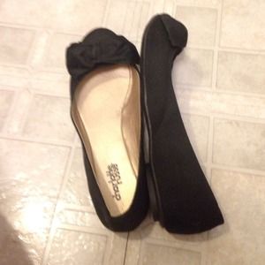 black ballet flats