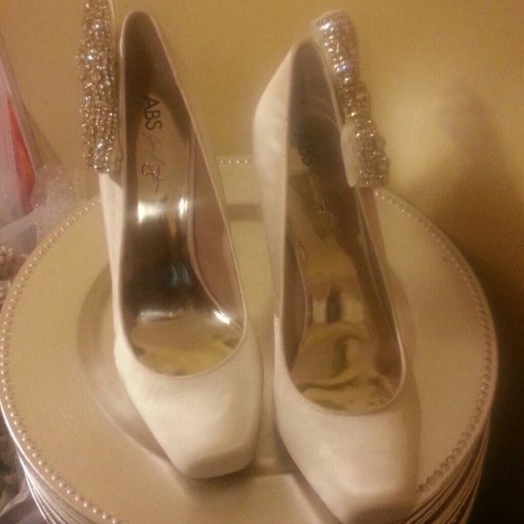 SOLD Wedding satin heels - Picture 2 of 4