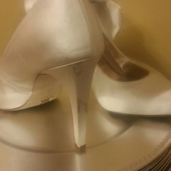 SOLD Wedding satin heels - Picture 4 of 4