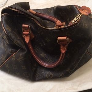 💯 AUTHENTIC Louis Vuitton speedy bag.