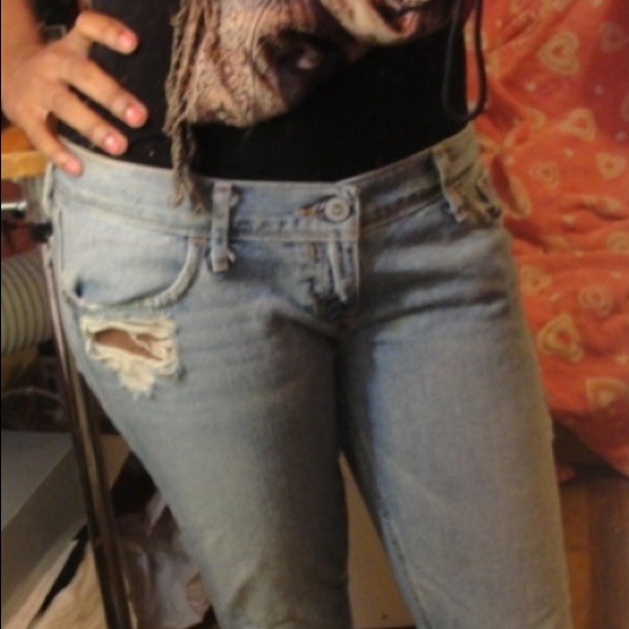 Hollister Distressed Boyfriend Jean Capris - Picture 1 of 4