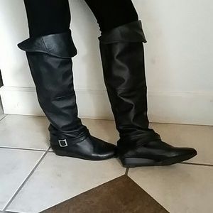 Black boots knee high boots / over the knee boots