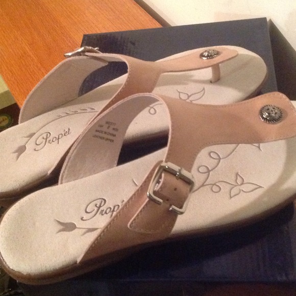 Propet Iris Leather Walking Sandals 8 wide