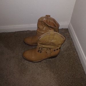 Tan cow girl boots