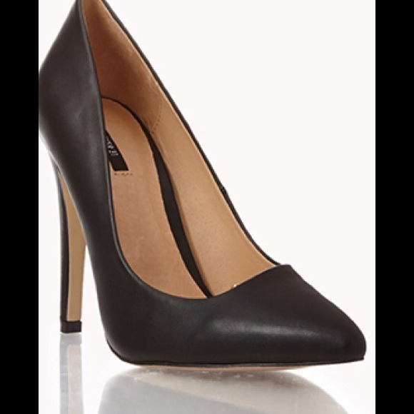 Asymmetrical Pump -Black