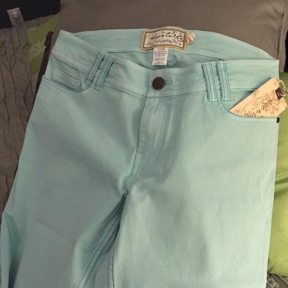 Great colored jeans / 5 pocket styling