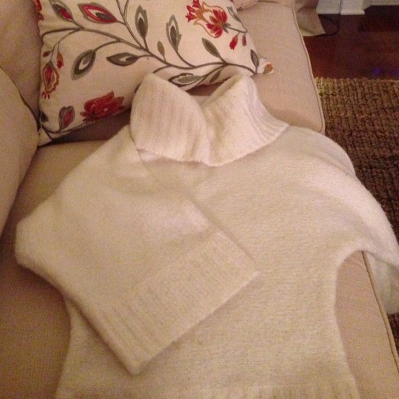 BeBe cream sweater