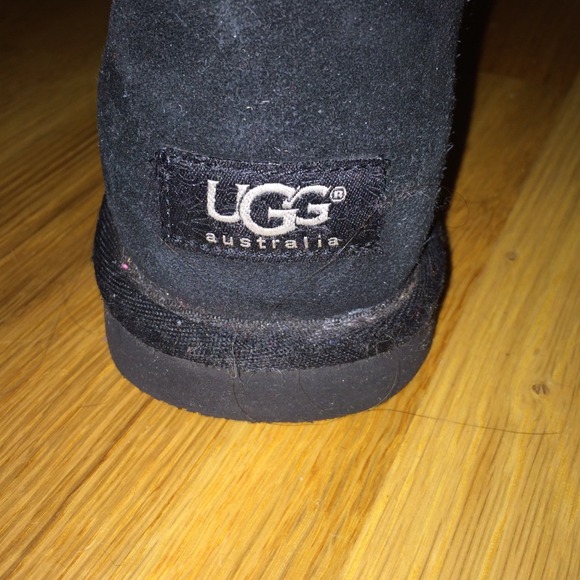 Black short UGG boots