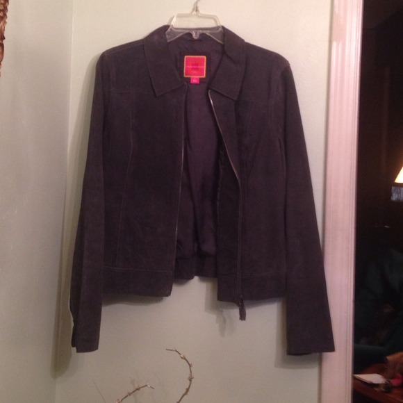 Grey Isaac Mizrahi jacket.