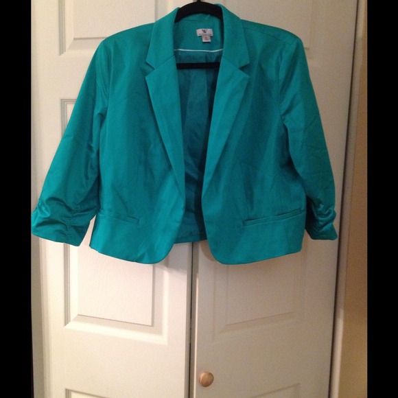 Teal Green crop blazer w/ rouch 3/4 length sleeves