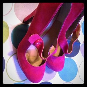 Hot Pink suede pumps