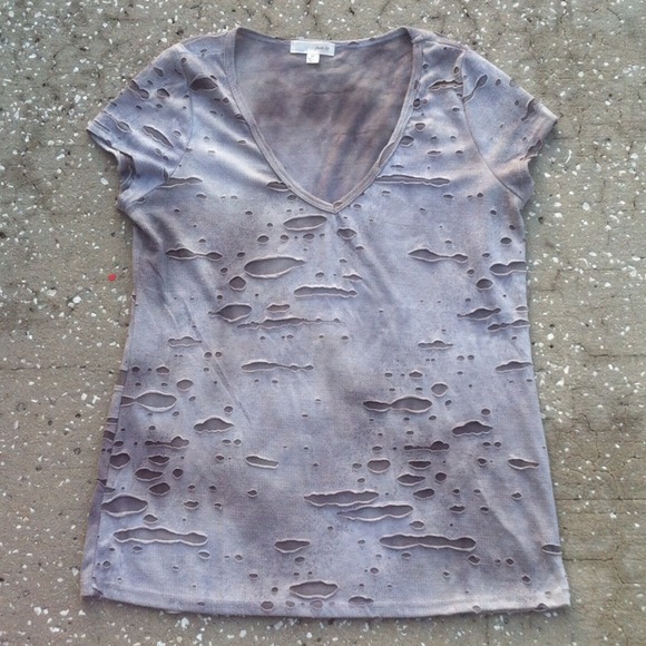 ⛔️BUNDLED⛔️Gray Distressed V-Neck Tee