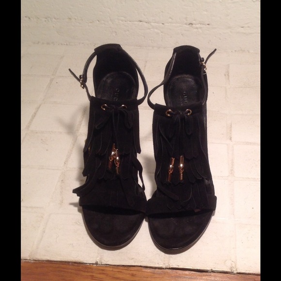 Classic Gucci tasseled heels - Picture 1 of 4