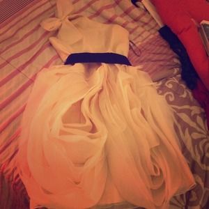 Size 2 White by Vera Wang one-shouldered dress