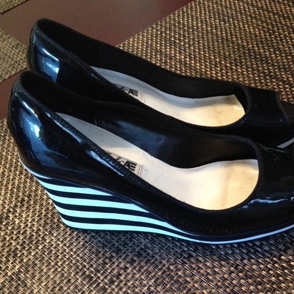 LOVELY American Eagle Shoes Size 9.5 Nice!