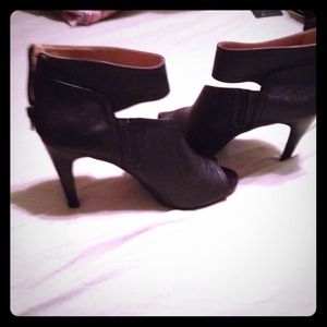 Leather trendy black heels