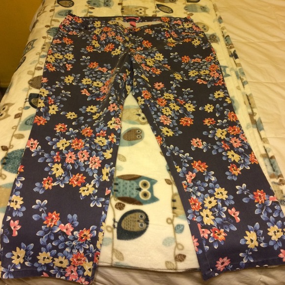 Floral printed pants.