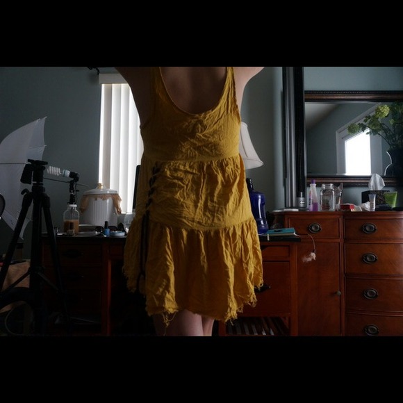 Yellow babydoll dress with braid - Picture 3 of 3