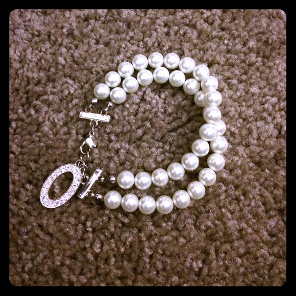 Double strand faux 'O' bracelet