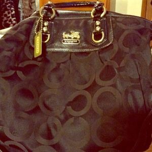 SALE!!! 🎉🎉🎉 💯Authentic black large Coach!
