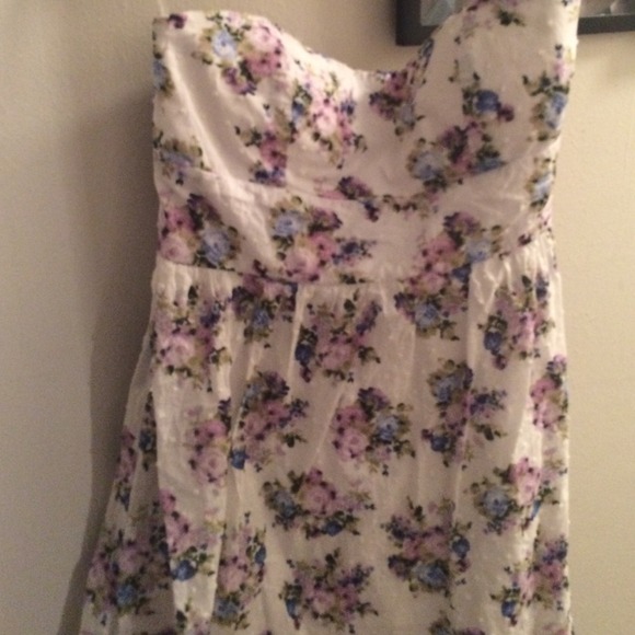 Dress - Picture 2 of 4