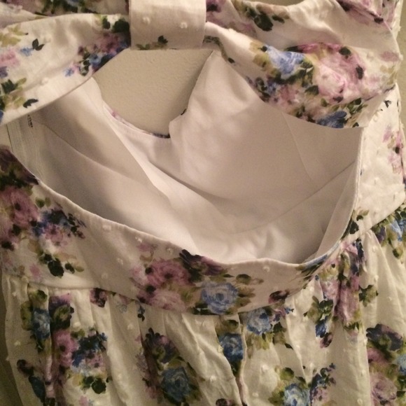 Dress - Picture 4 of 4