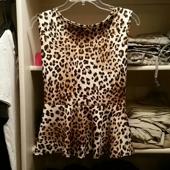 Cheetah top with bow - Picture 1 of 2