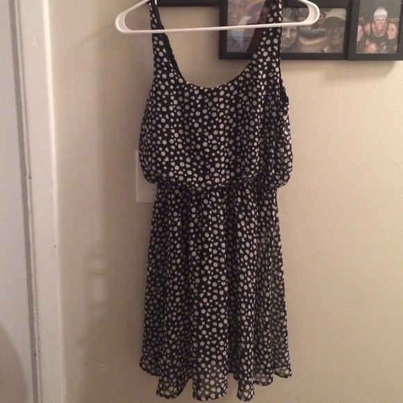 Dress - Picture 3 of 3