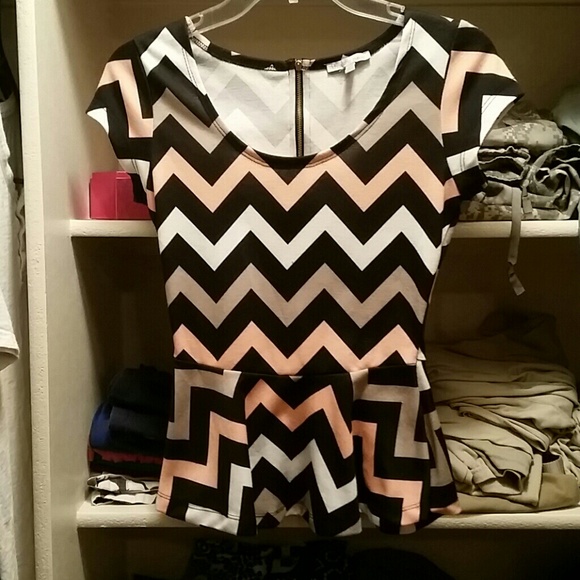 Chevron line top - Picture 1 of 2
