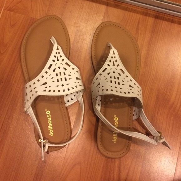 Super cute white sandals