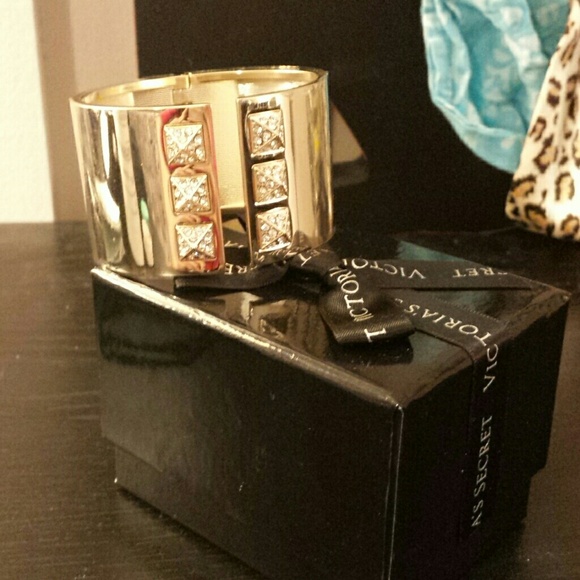Victoria's Secret gold bangle