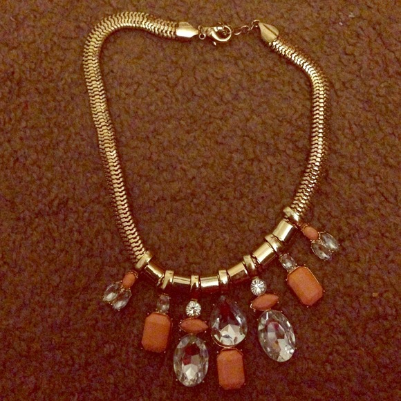 Express statement necklace