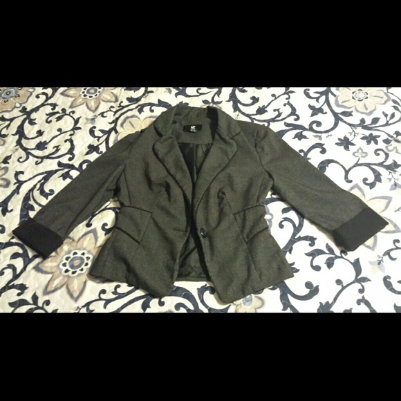 Cropped arm blazer