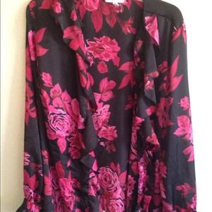 Roses Button up  Silk Top 🍃