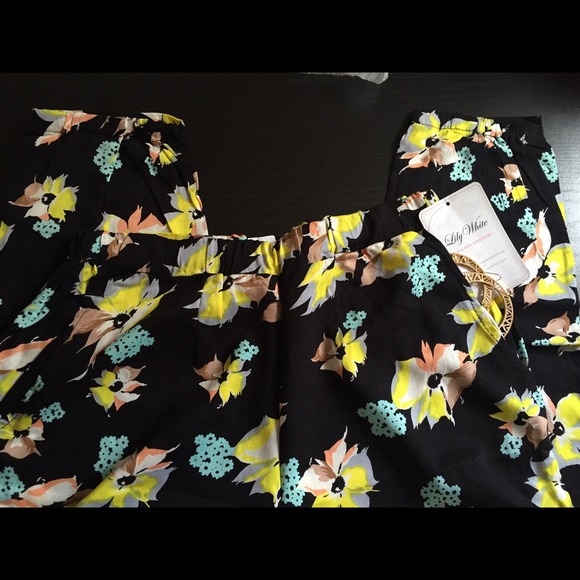 BNWT LILY WHITE FLORAL PANTS - Picture 2 of 4