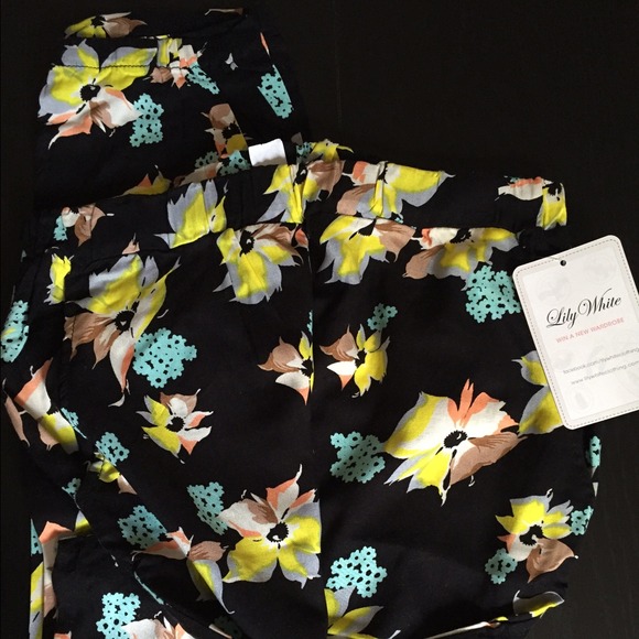 BNWT LILY WHITE FLORAL PANTS - Picture 4 of 4