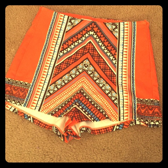 High-waisted Aztec shorts NWOT