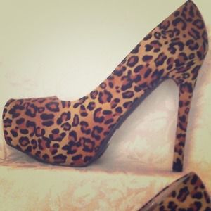 Leopard pumps