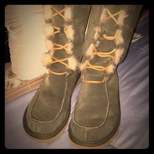 Authentic UGGS!! Excellent condition!!