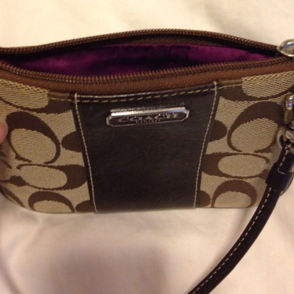 Coach wristlet - Picture 3 of 3