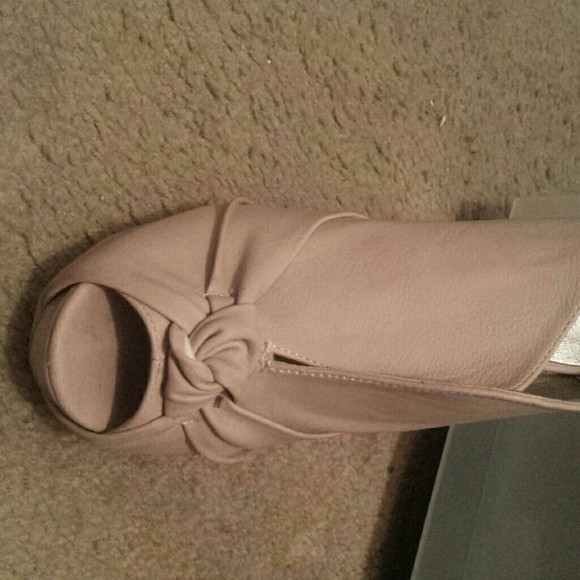 Heals - Picture 2 of 4