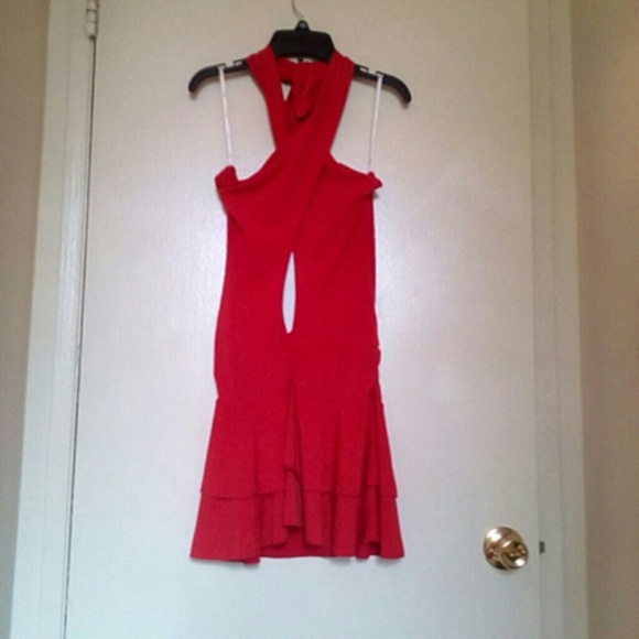 Red hot flirty, criss cross keyhole dress - Picture 4 of 9